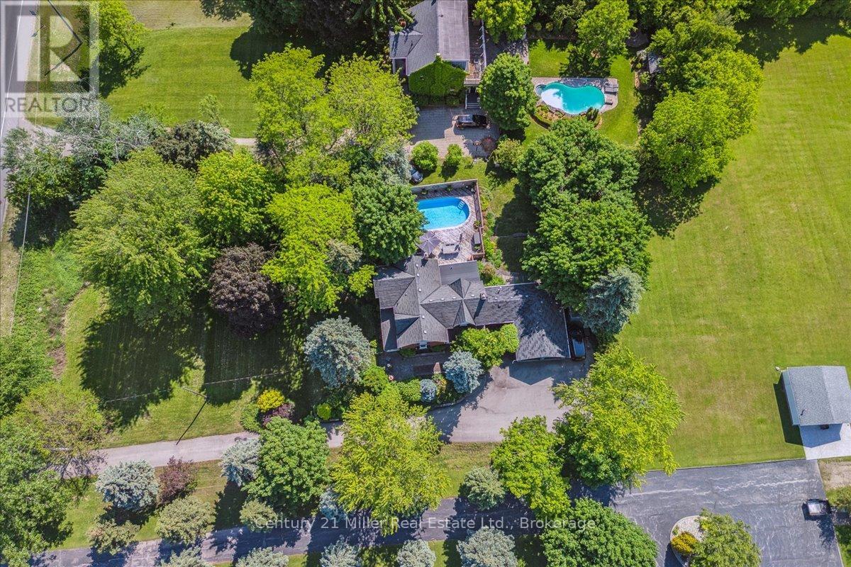 Property at 585 DUNDAS STREET E image 1