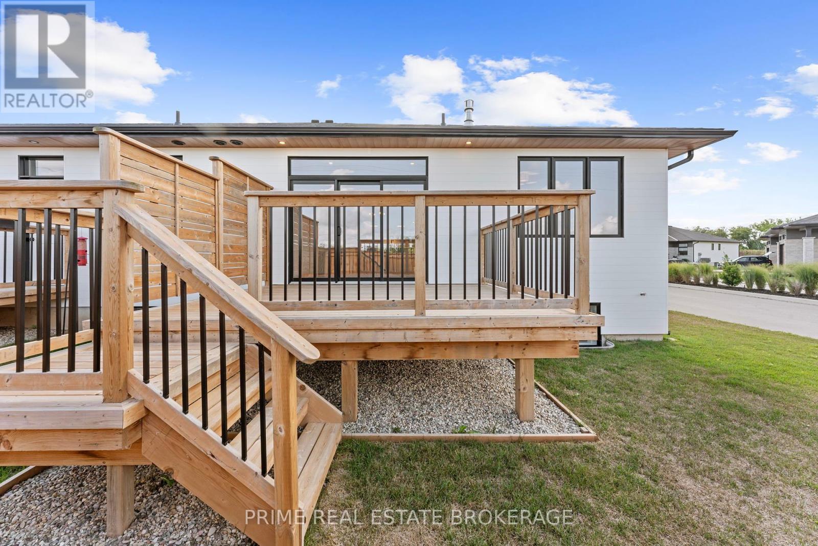 1 - 110 Coastal Crescent, Lambton Shores (Grand Bend), Ontario  N0M 1T0 - Photo 37 - X12378114