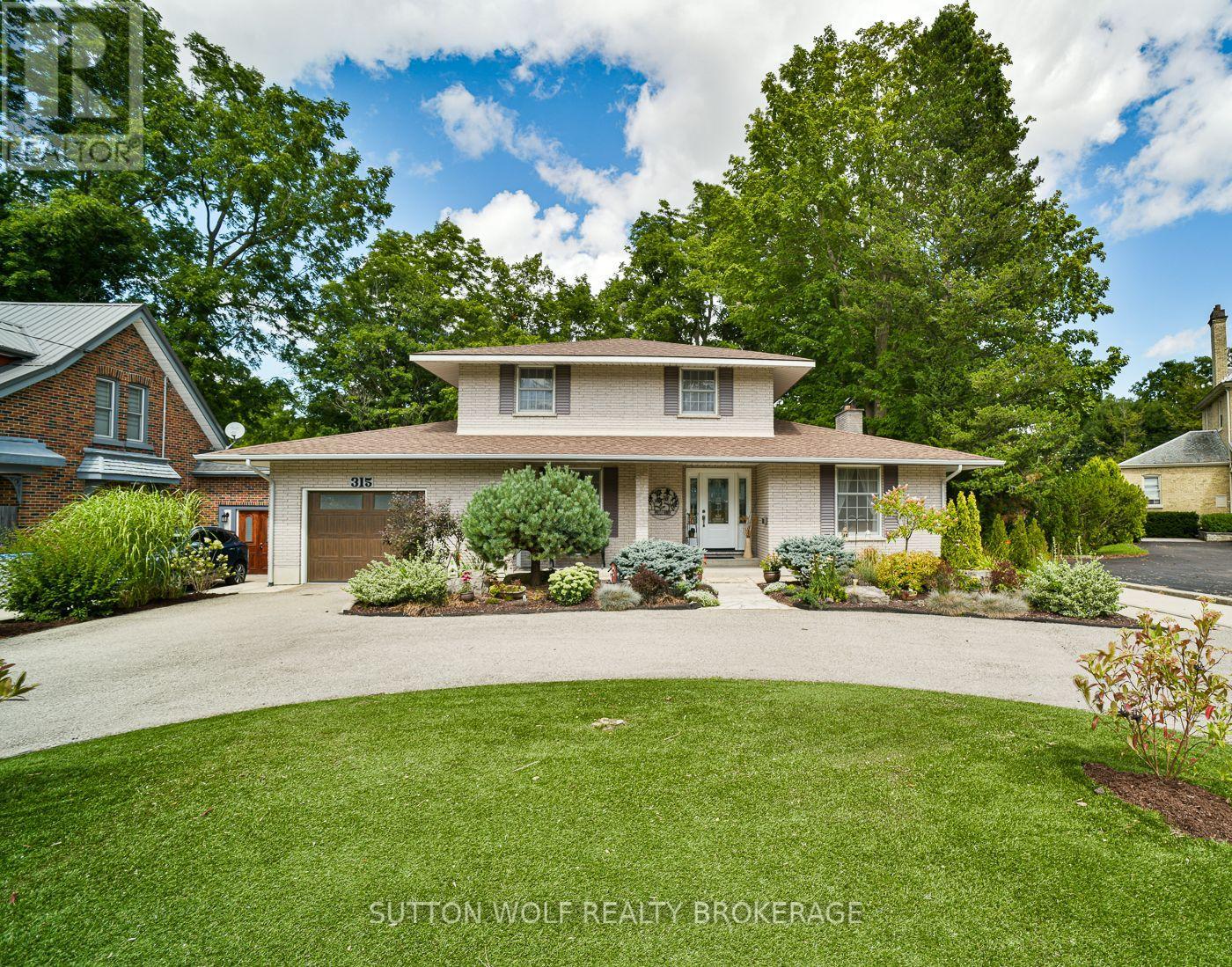 315 Caradoc Street N, Strathroy-Caradoc, Ontario  N7G 2N1 - Photo 1 - X12378134