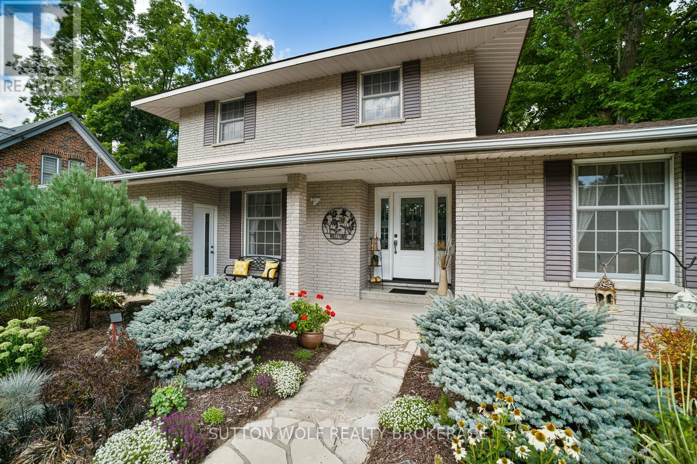 315 Caradoc Street N, Strathroy-Caradoc, Ontario  N7G 2N1 - Photo 2 - X12378134
