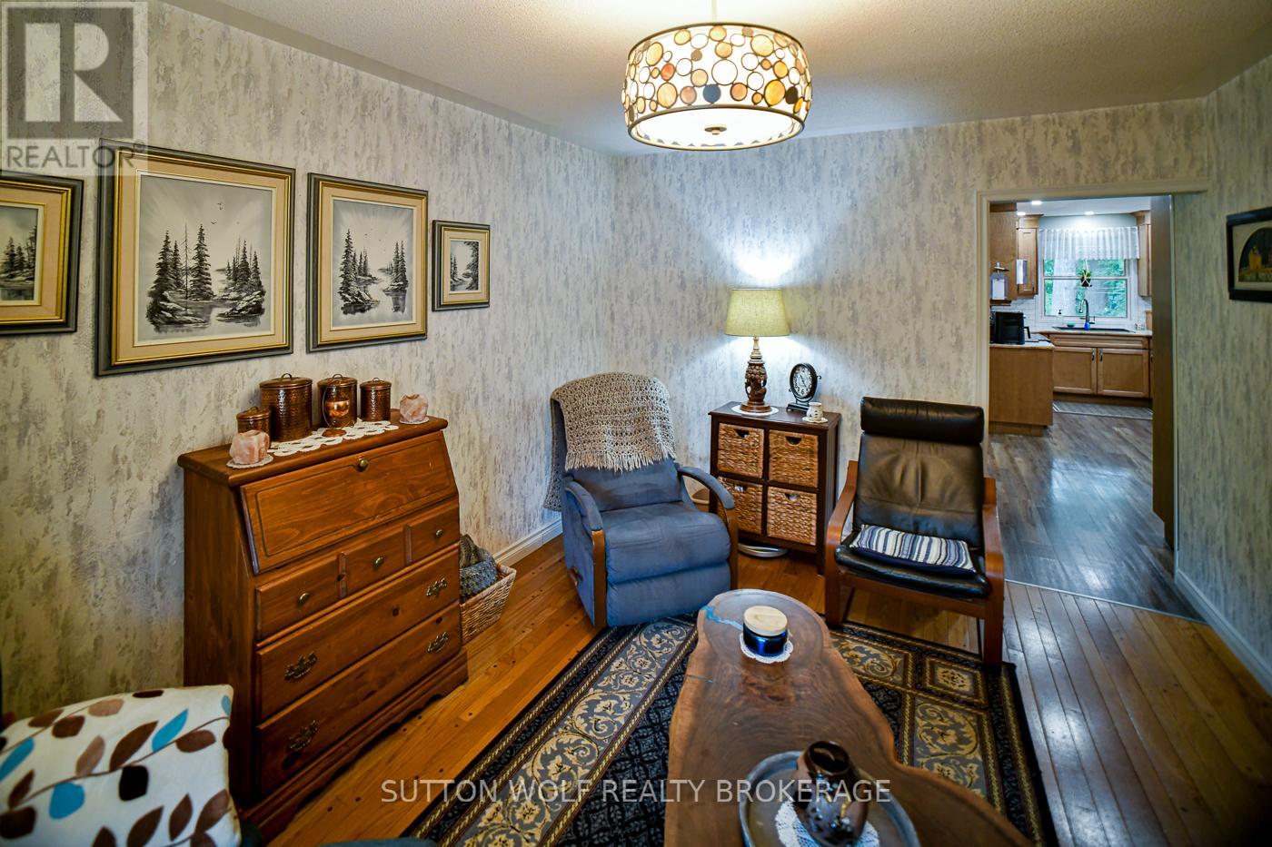 315 Caradoc Street N, Strathroy-Caradoc, Ontario  N7G 2N1 - Photo 9 - X12378134