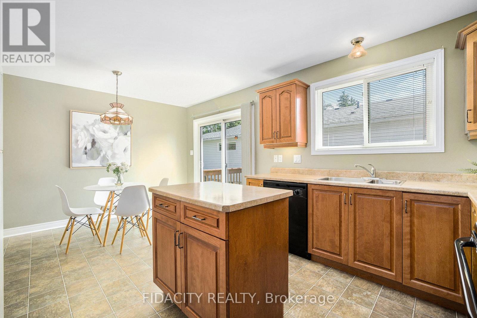616 Clothier Street E, North Grenville, Ontario  K0G 1J0 - Photo 11 - X12378104