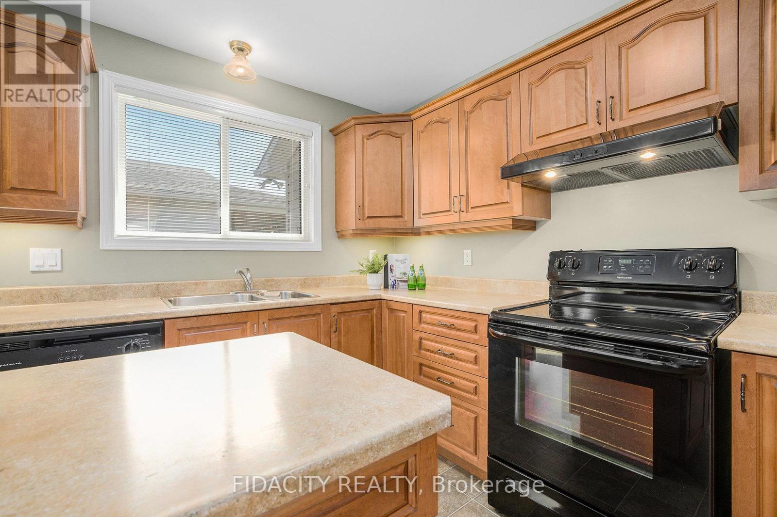 616 Clothier Street E, North Grenville, Ontario  K0G 1J0 - Photo 12 - X12378104