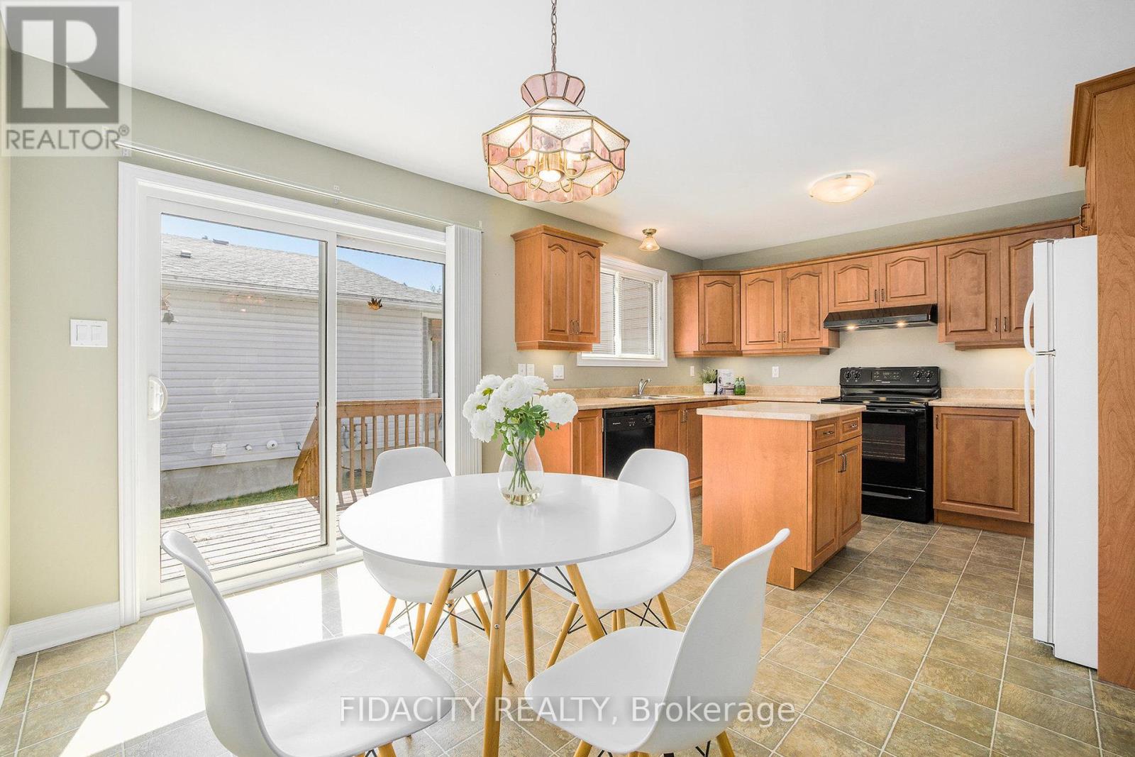 616 Clothier Street E, North Grenville, Ontario  K0G 1J0 - Photo 14 - X12378104