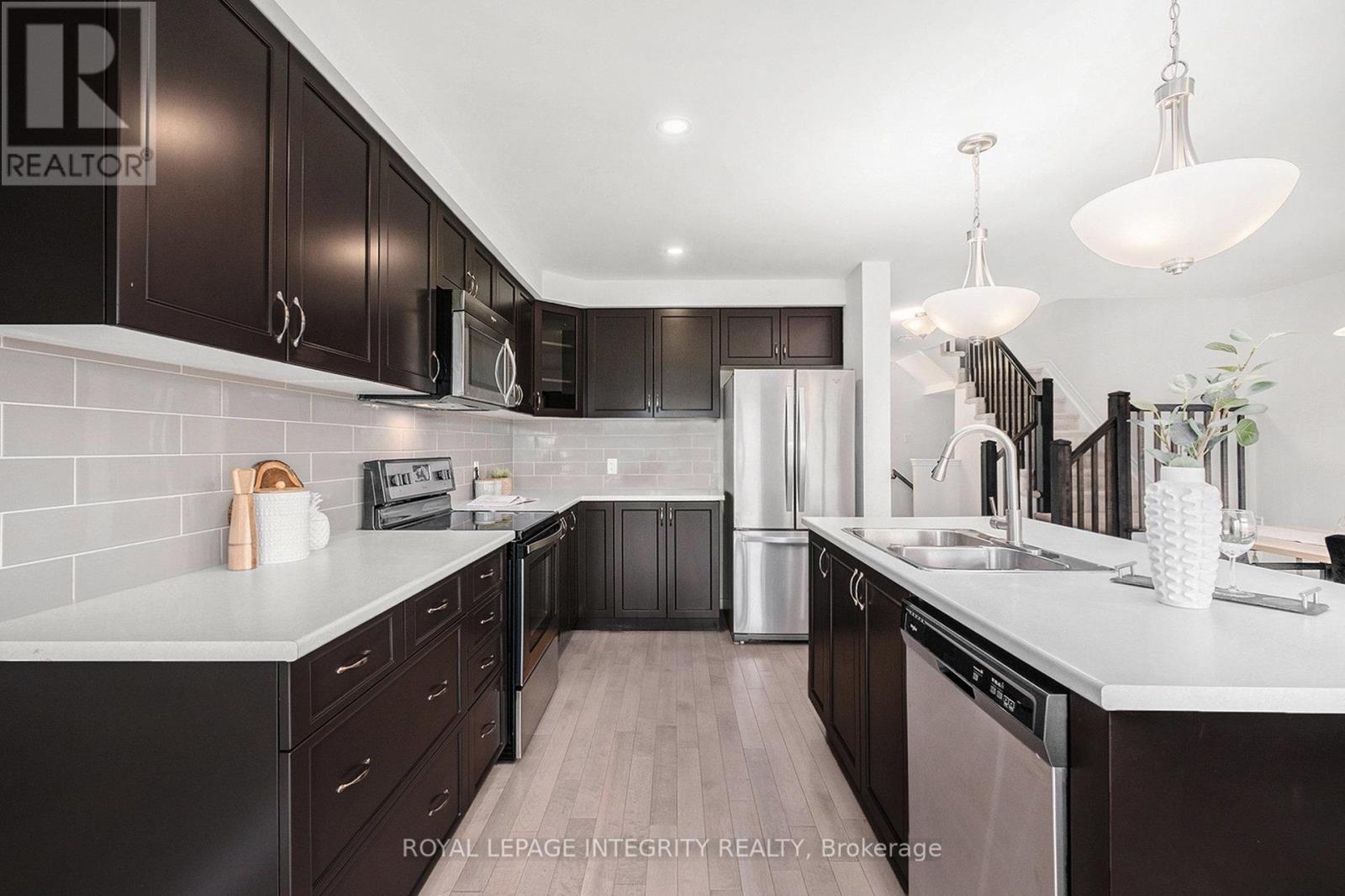 305 Lipizzaner Street, Ottawa, Ontario  K2S 0X8 - Photo 15 - X12378136