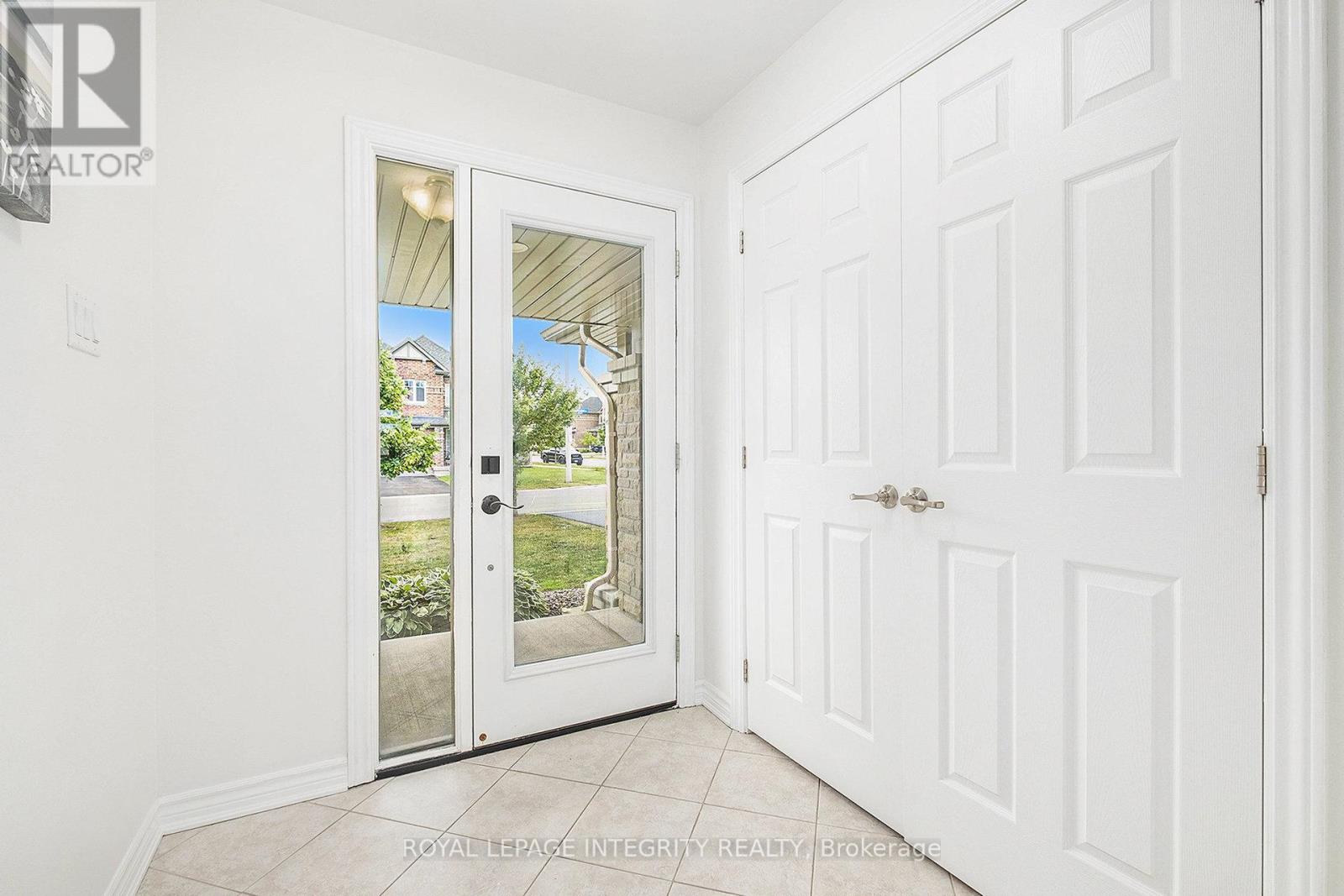 305 Lipizzaner Street, Ottawa, Ontario  K2S 0X8 - Photo 4 - X12378136