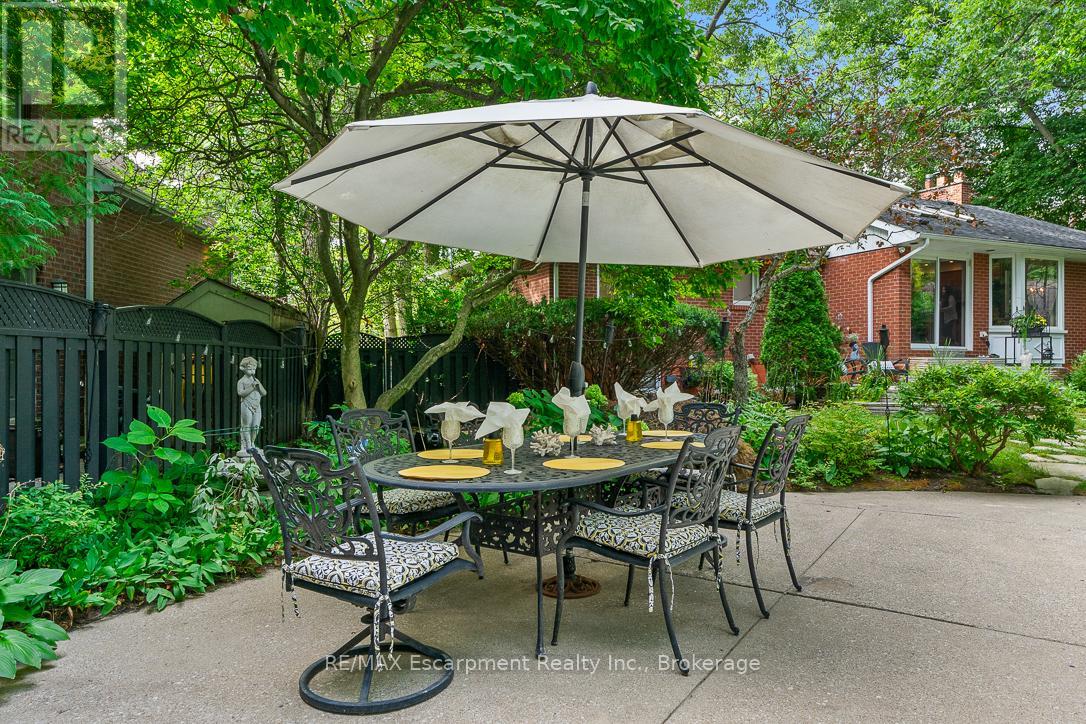 1373 Queen Victoria Avenue, Mississauga, Ontario  L5H 3H2 - Photo 34 - W12378143