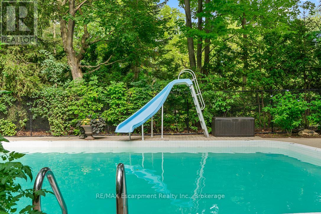 1373 Queen Victoria Avenue, Mississauga, Ontario  L5H 3H2 - Photo 36 - W12378143