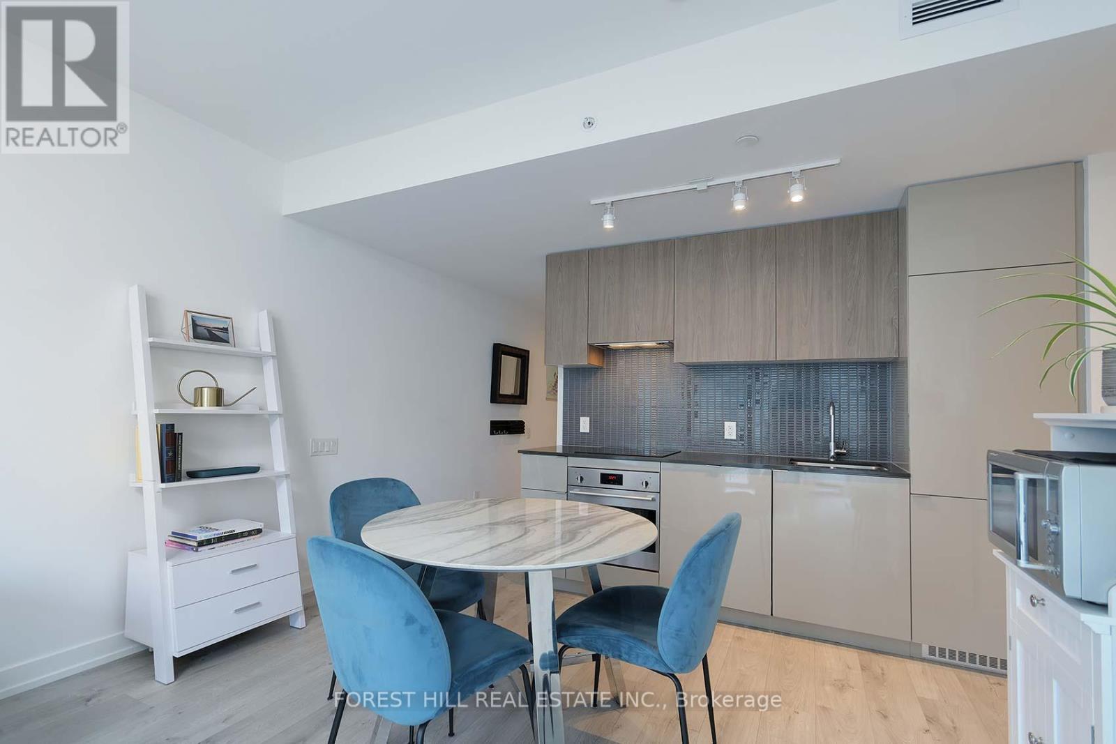 711 - 161 Roehampton Avenue, Toronto, Ontario  M4P 1P9 - Photo 11 - C12377912