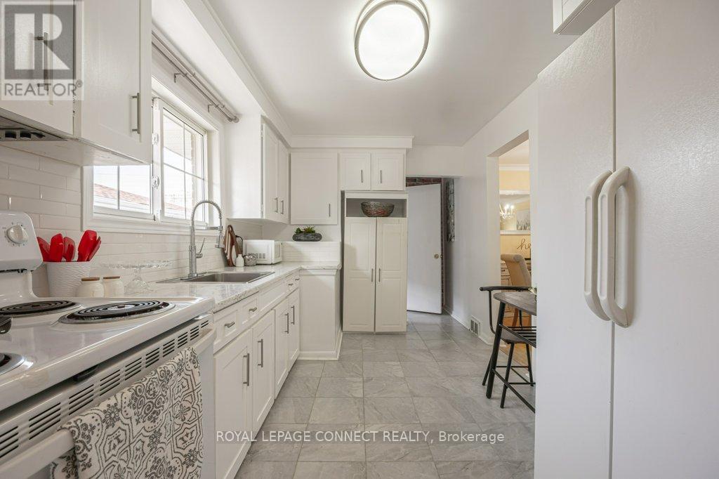 2 Ailsa Craig Court, Toronto (Westminster-Branson), Ontario  M2R 2B8 - Photo 11 - C12377951