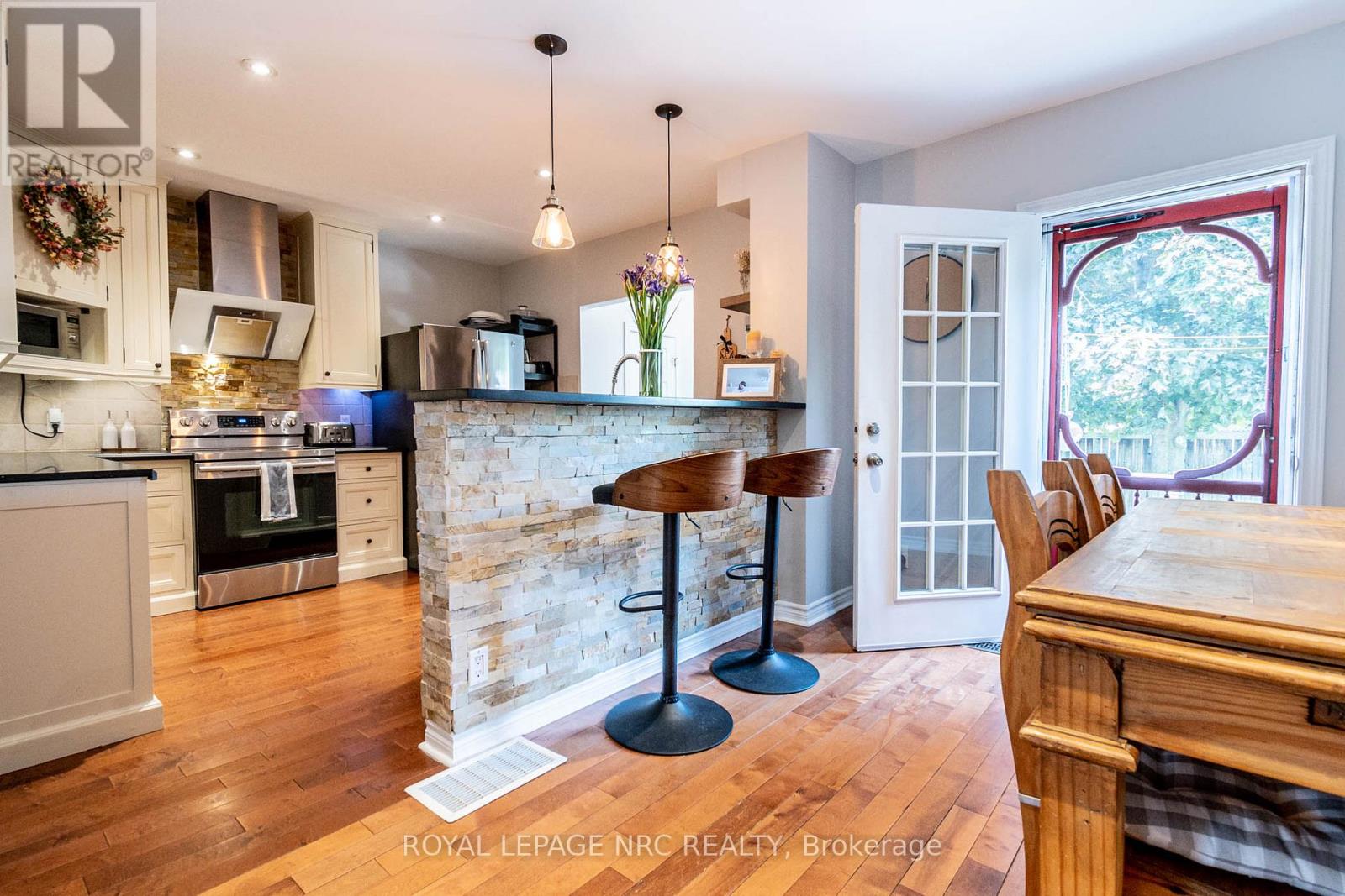 13 Violet Street, St. Catharines, Ontario  L2S 2X1 - Photo 10 - X12378146