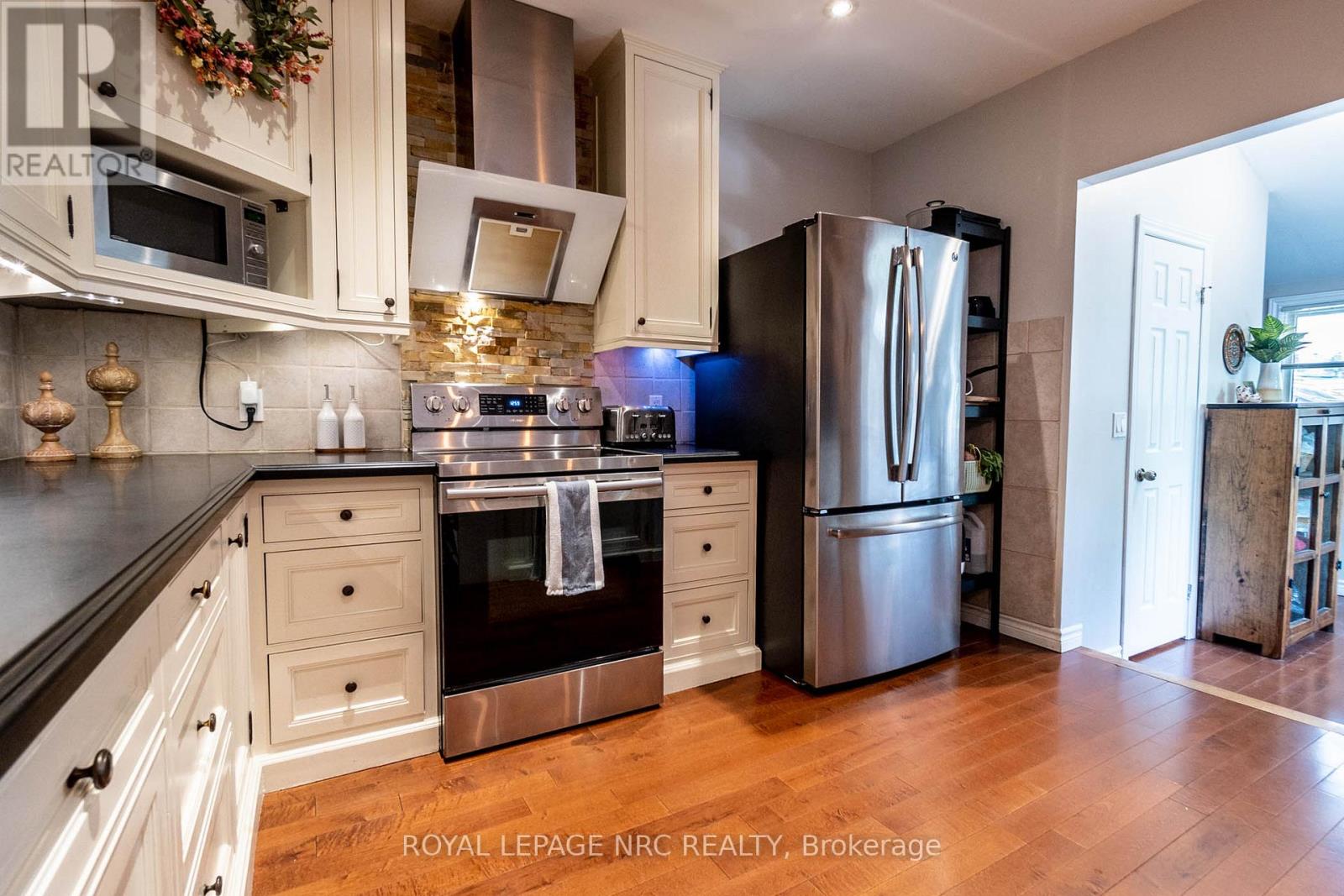 13 Violet Street, St. Catharines, Ontario  L2S 2X1 - Photo 11 - X12378146