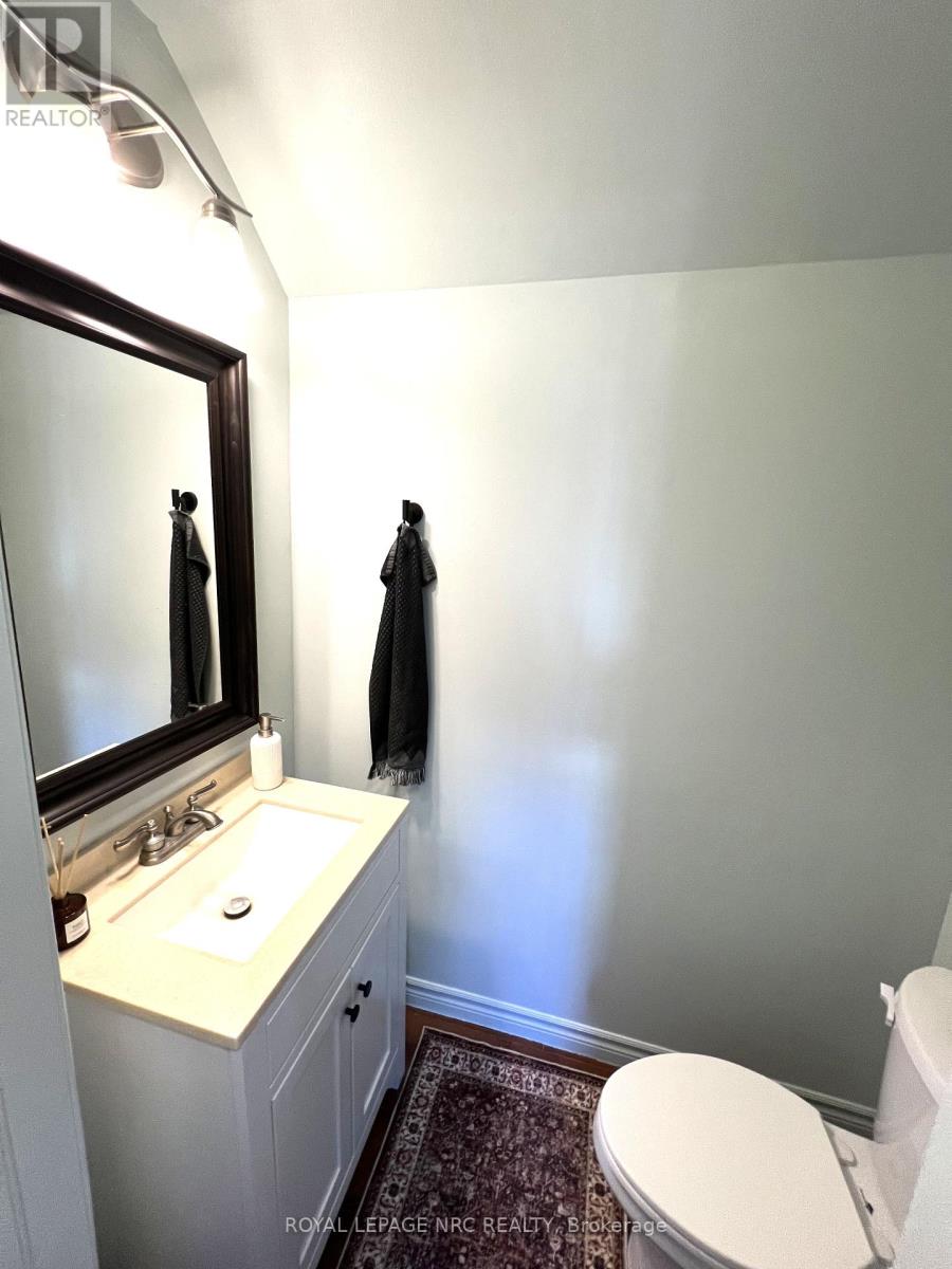 13 Violet Street, St. Catharines, Ontario  L2S 2X1 - Photo 13 - X12378146
