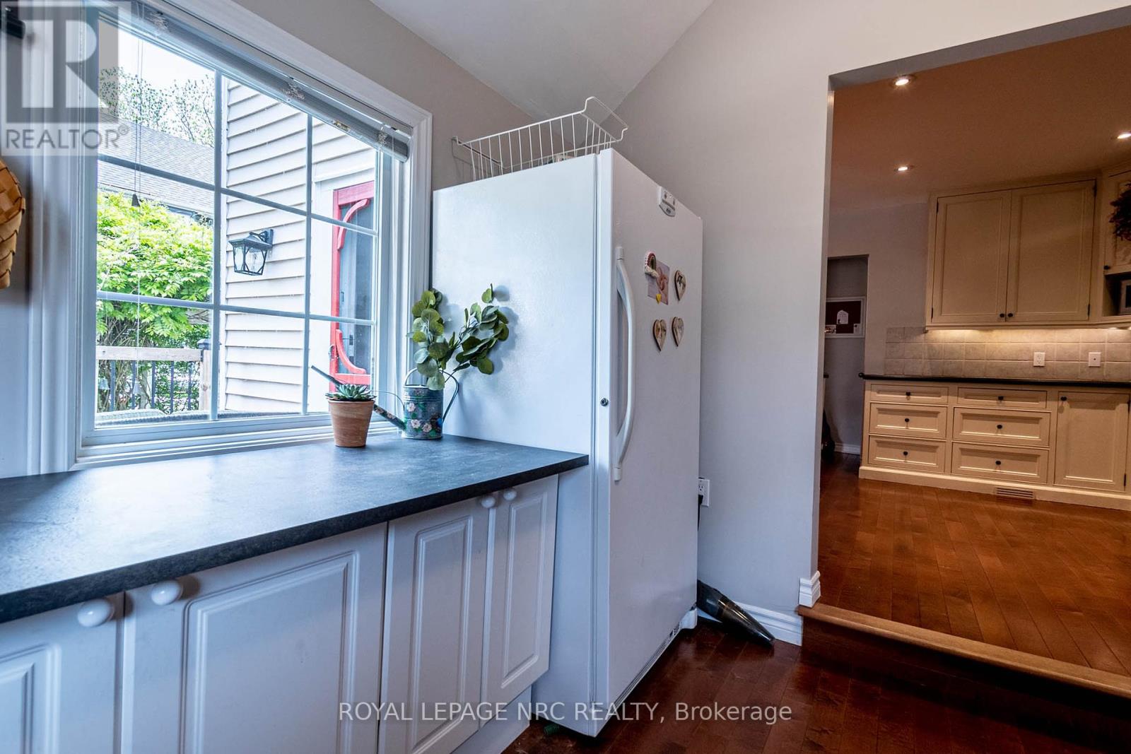 13 Violet Street, St. Catharines, Ontario  L2S 2X1 - Photo 15 - X12378146