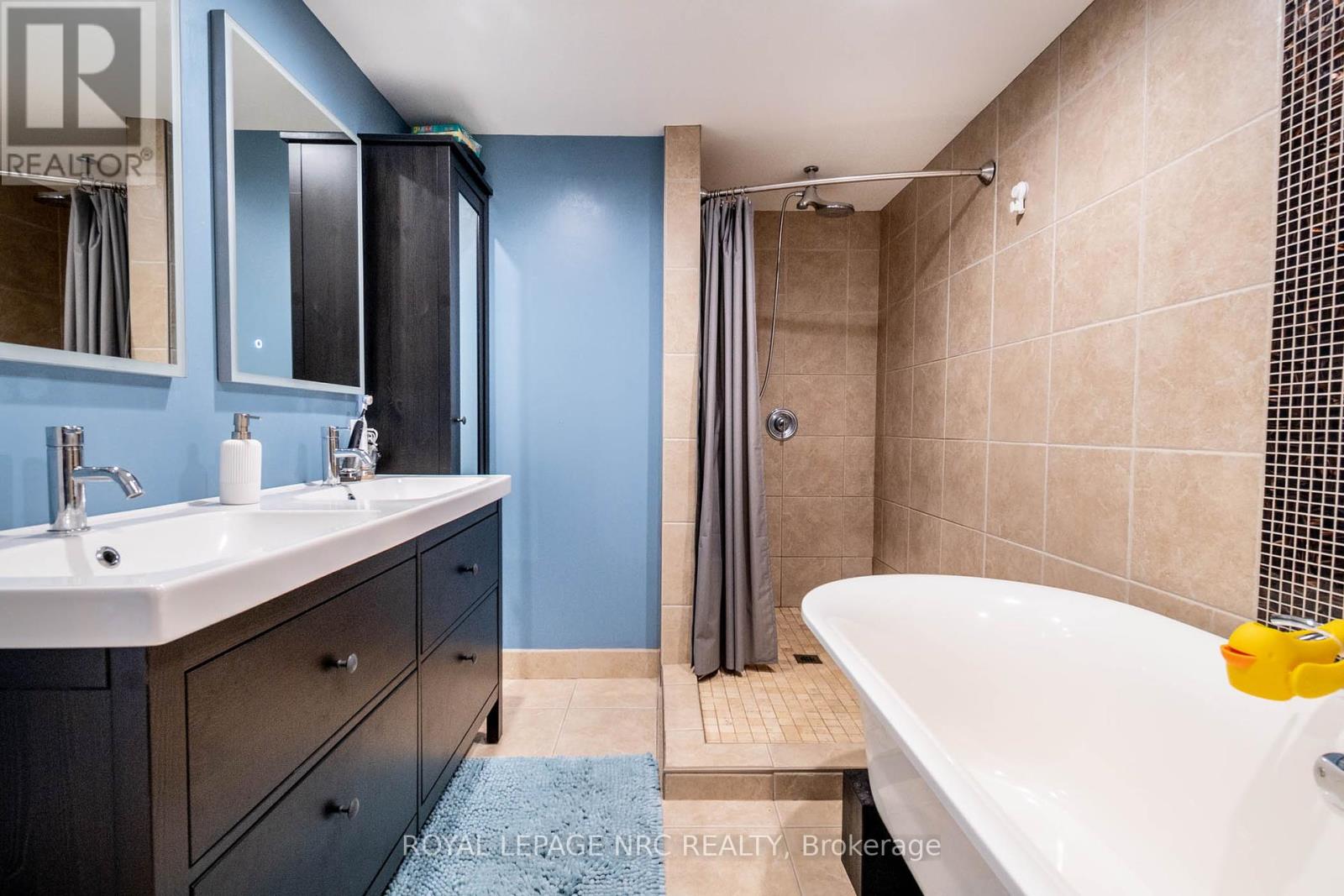 13 Violet Street, St. Catharines, Ontario  L2S 2X1 - Photo 21 - X12378146
