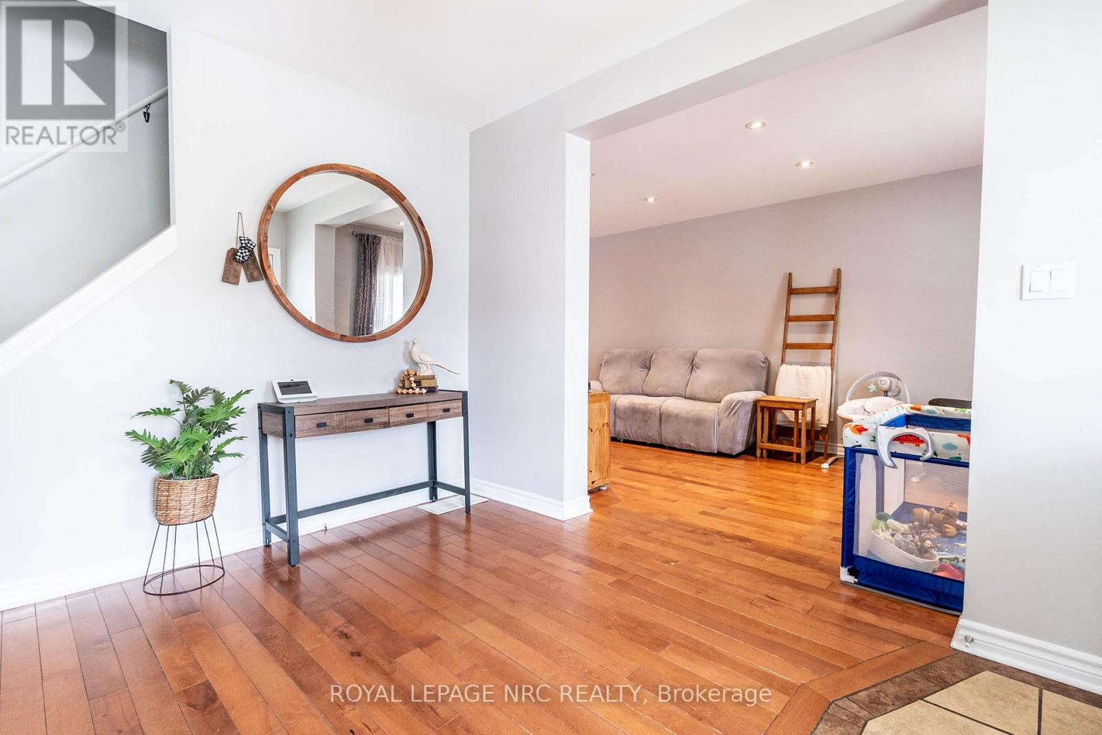 13 Violet Street, St. Catharines, Ontario  L2S 2X1 - Photo 5 - X12378146