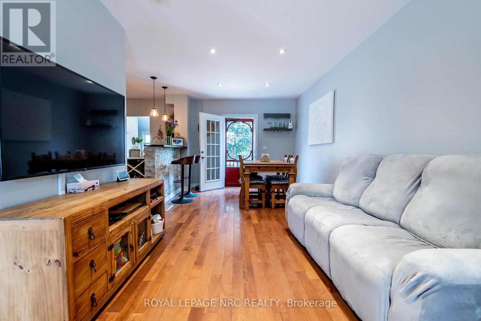 13 Violet Street, St. Catharines, Ontario  L2S 2X1 - Photo 7 - X12378146