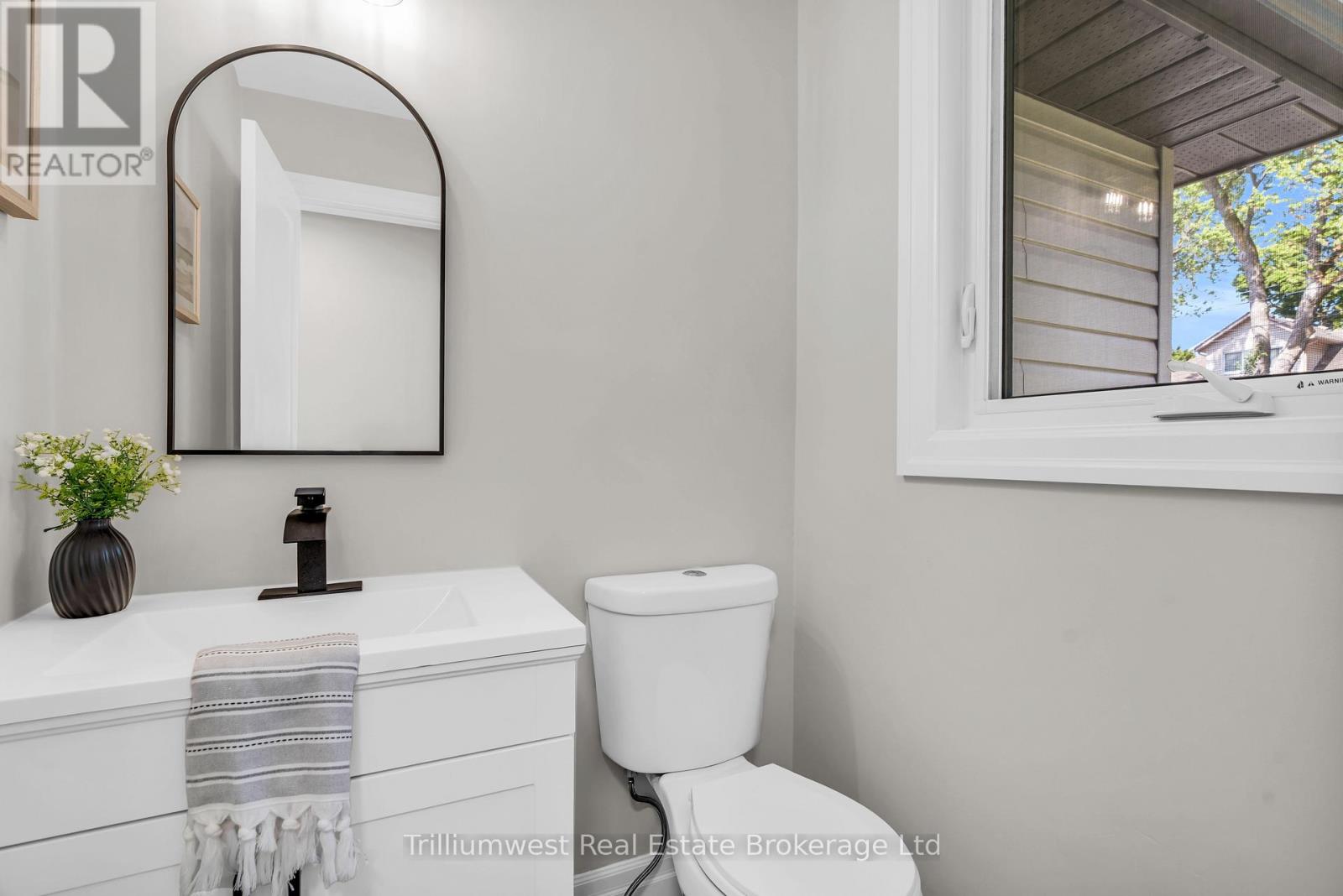 8 Chadwick Avenue, Guelph, Ontario  N1H 3E4 - Photo 17 - X12378033