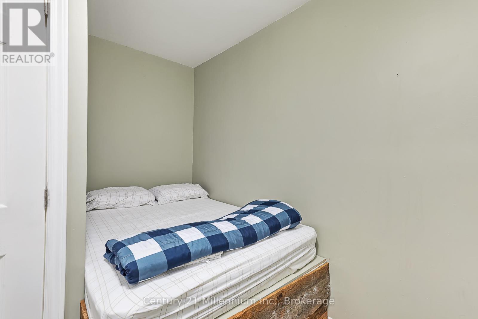 127 Scandia Lane, Blue Mountains, Ontario  N0H 2E0 - Photo 15 - X12378120