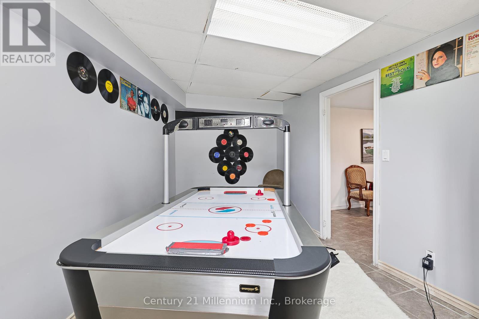 127 Scandia Lane, Blue Mountains, Ontario  N0H 2E0 - Photo 48 - X12378120
