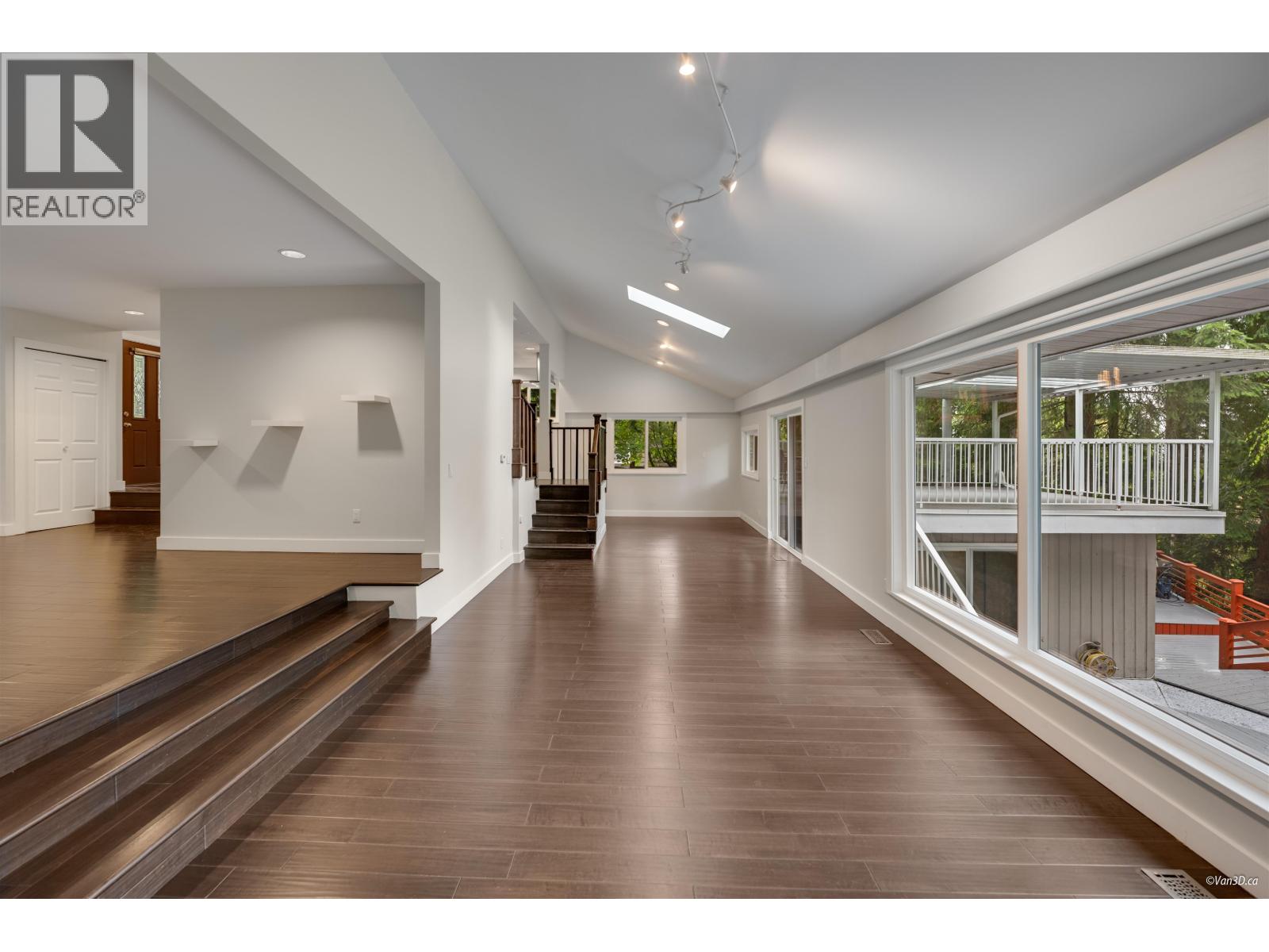 271 Montroyal Boulevard, North Vancouver, British Columbia  V7N 4E4 - Photo 11 - R3042731