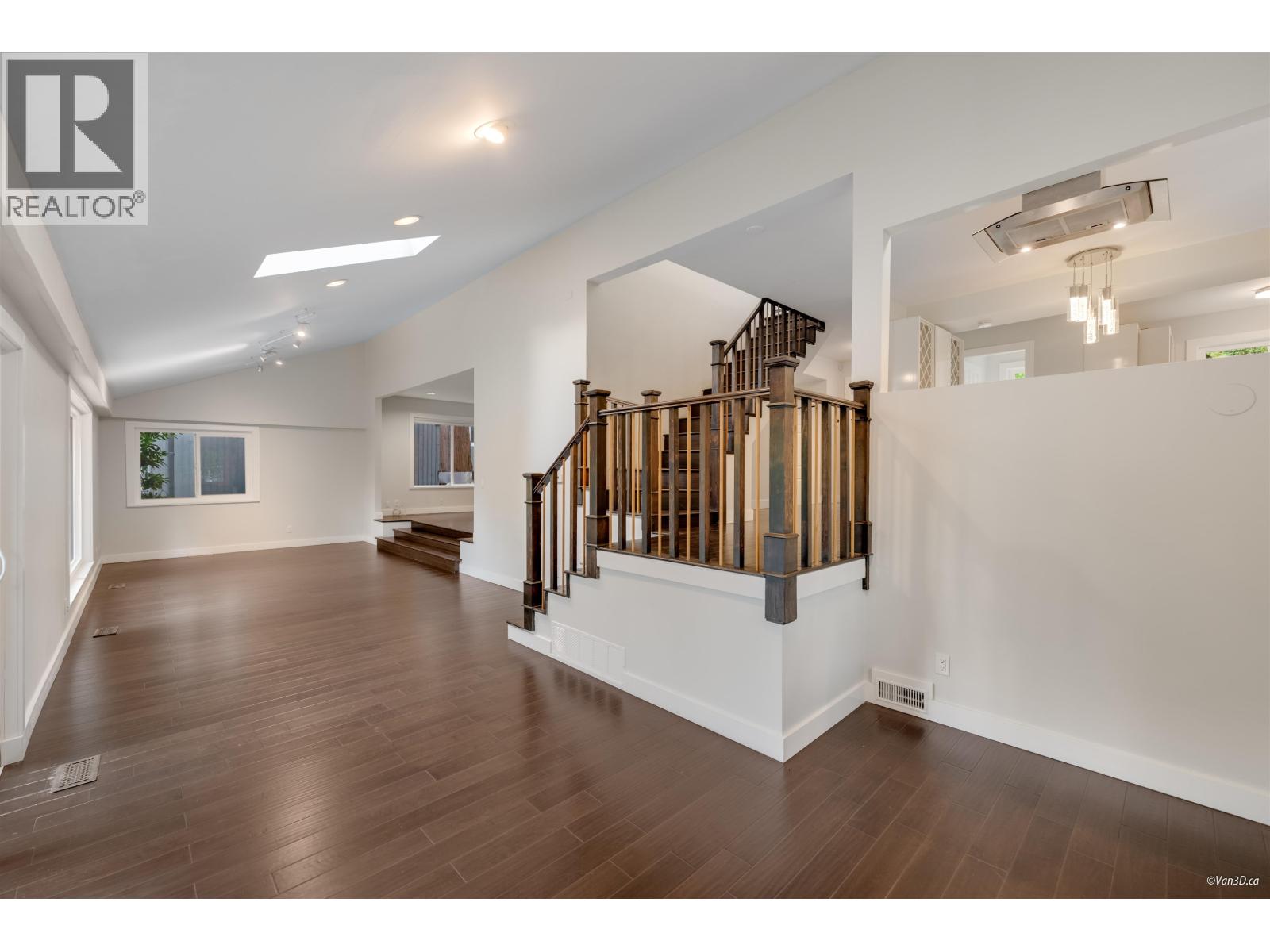 271 Montroyal Boulevard, North Vancouver, British Columbia  V7N 4E4 - Photo 8 - R3042731