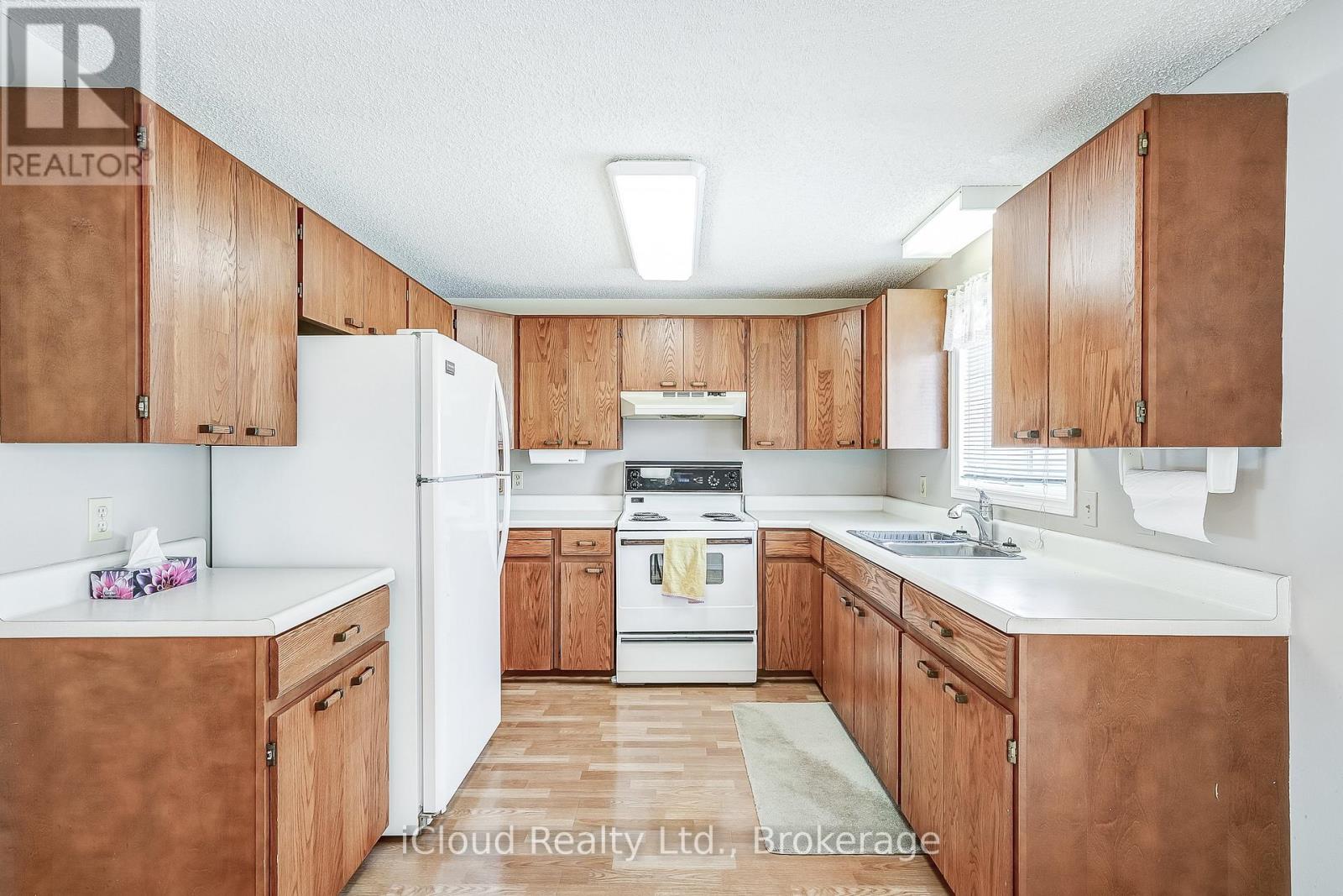 2 Balsam Ct Court S, New Tecumseth, Ontario  L0G 1W0 - Photo 12 - N12365631