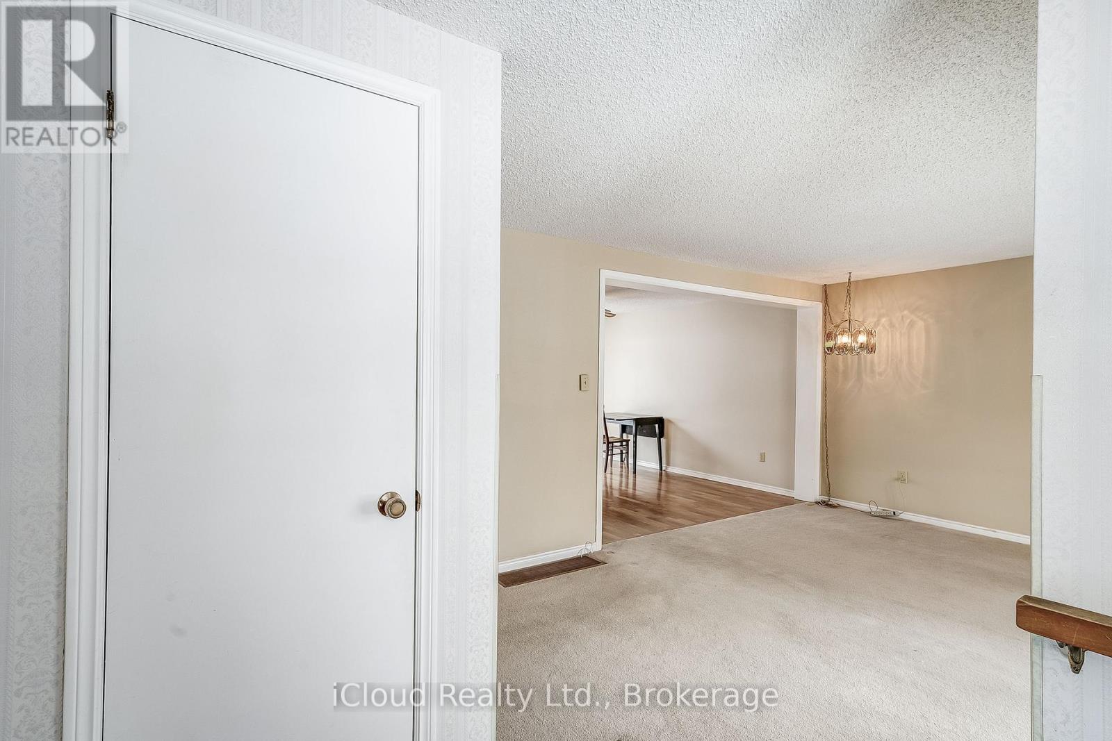 2 Balsam Ct Court S, New Tecumseth, Ontario  L0G 1W0 - Photo 5 - N12365631