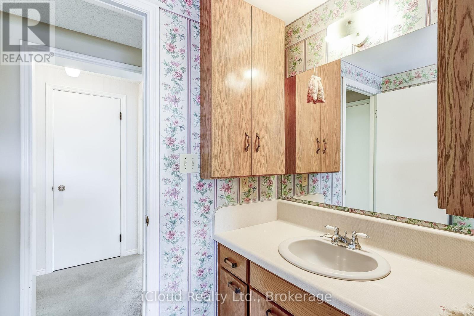 2 Balsam Ct Court S, New Tecumseth, Ontario  L0G 1W0 - Photo 20 - N12365631