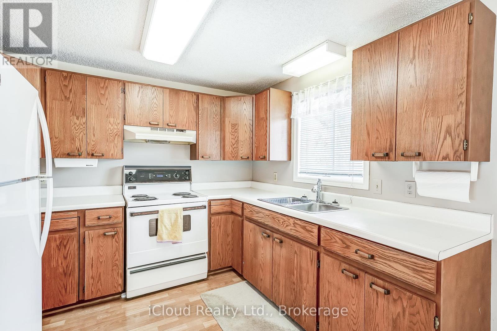 2 Balsam Ct Court S, New Tecumseth, Ontario  L0G 1W0 - Photo 13 - N12365631
