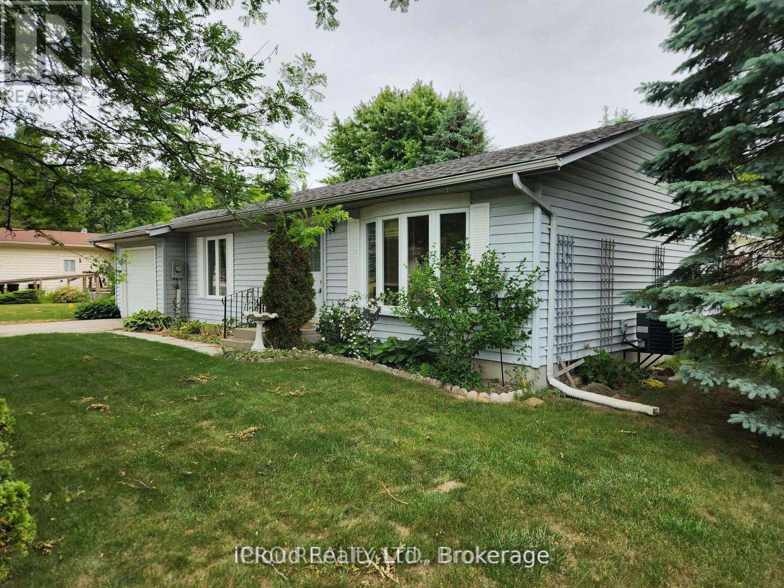 2 BALSAM CT COURT S, New Tecumseth, Ontario