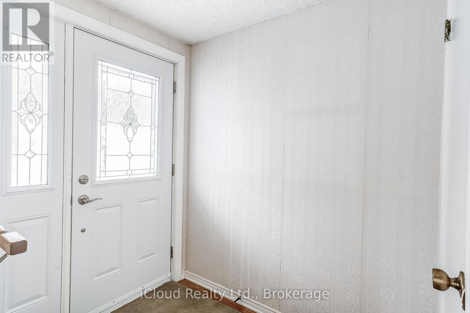 2 Balsam Ct Court S, New Tecumseth, Ontario  L0G 1W0 - Photo 4 - N12365631