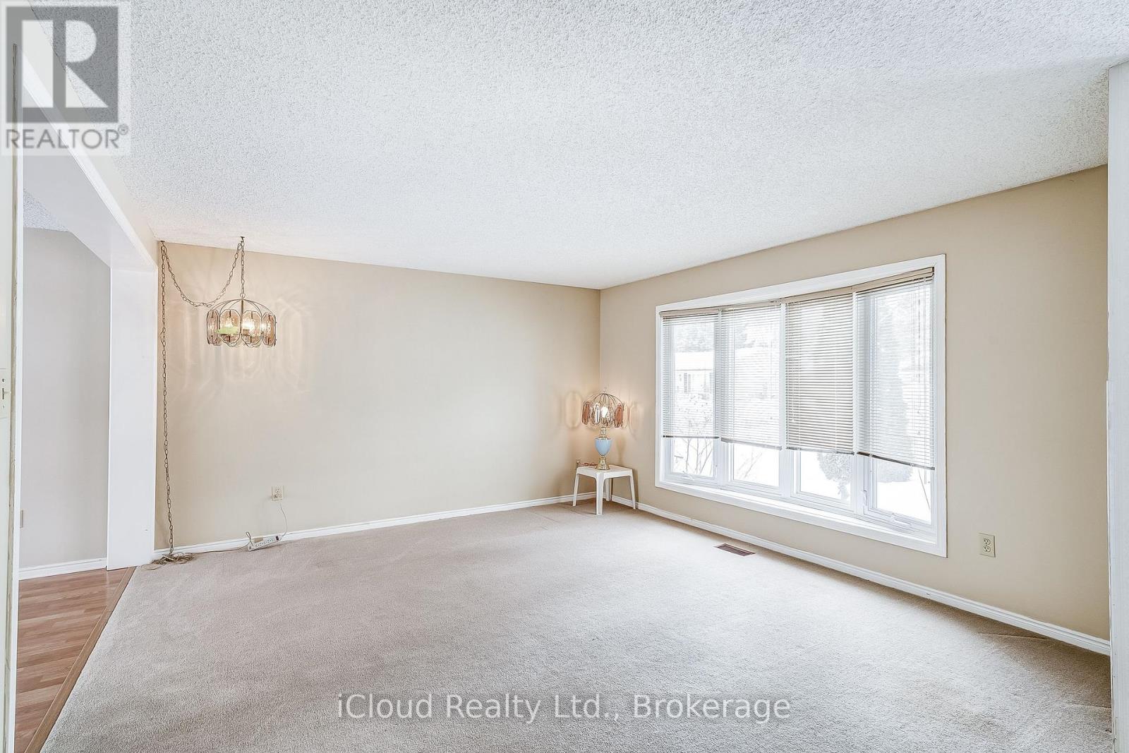 2 Balsam Ct Court S, New Tecumseth, Ontario  L0G 1W0 - Photo 7 - N12365631