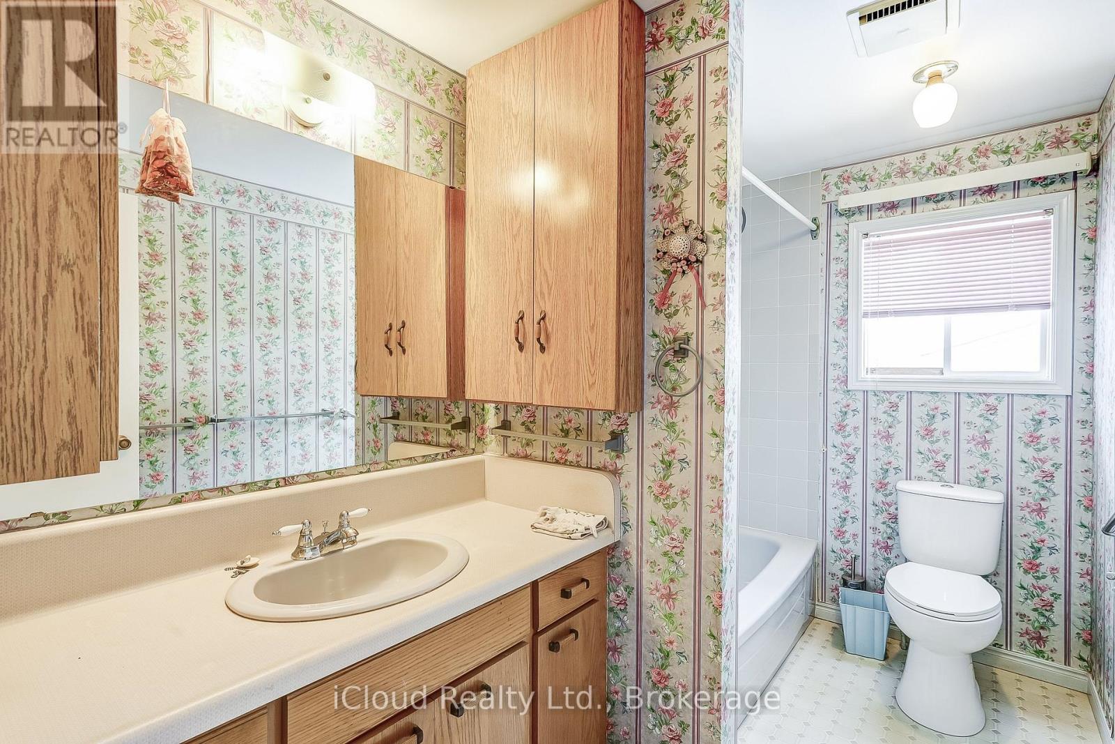 2 Balsam Ct Court S, New Tecumseth, Ontario  L0G 1W0 - Photo 19 - N12365631