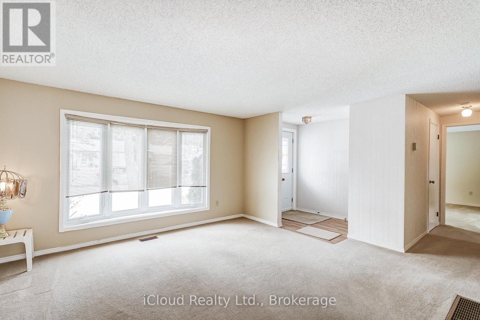 2 Balsam Ct Court S, New Tecumseth, Ontario  L0G 1W0 - Photo 8 - N12365631