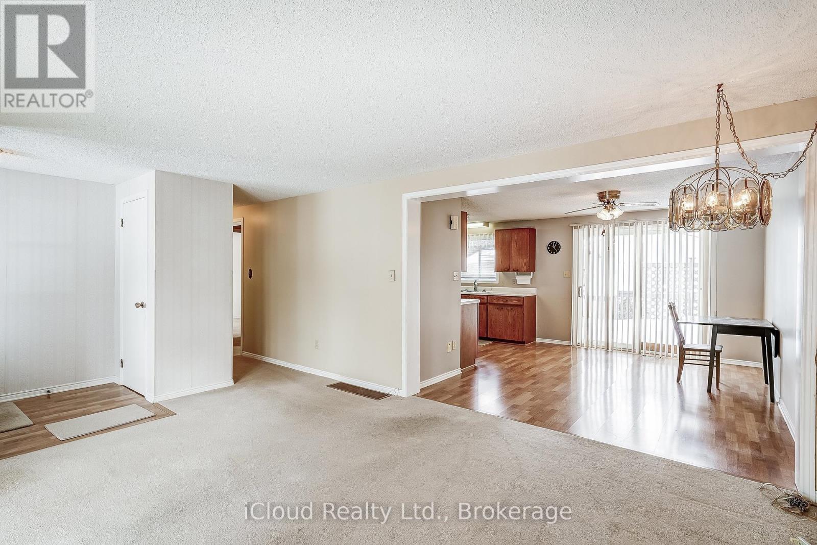 2 Balsam Ct Court S, New Tecumseth, Ontario  L0G 1W0 - Photo 9 - N12365631