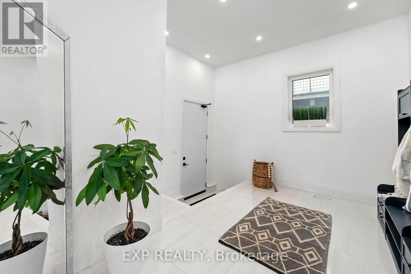 838 Elmwood Street, Georgina, Ontario  L4P 3E9 - Photo 24 - N12377889