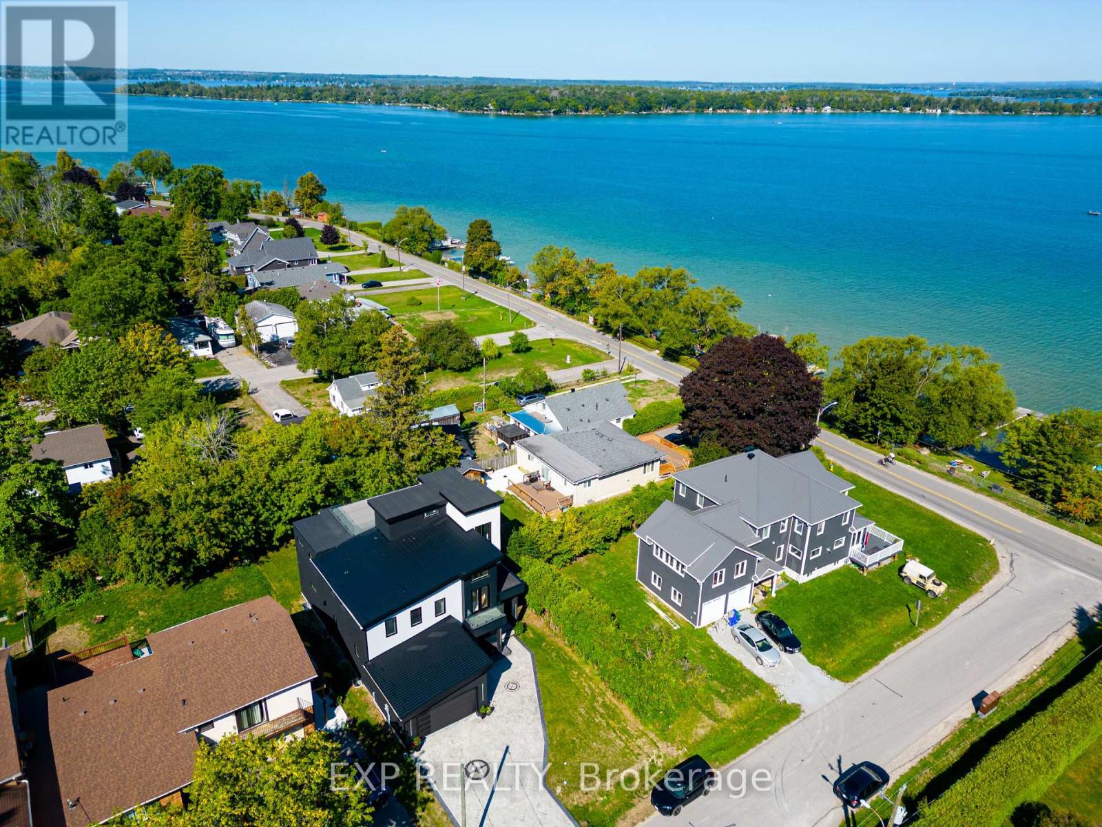 838 Elmwood Street, Georgina, Ontario  L4P 3E9 - Photo 3 - N12377889