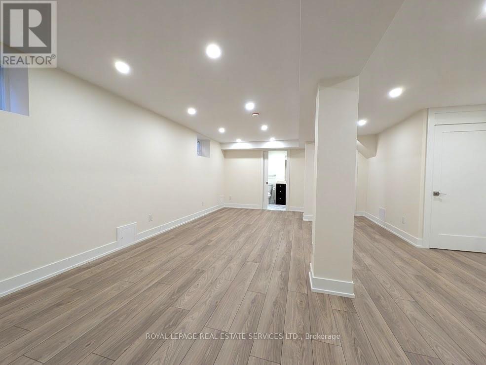 65 Villagewood Court, Vaughan, Ontario  L4L 8V9 - Photo 10 - N12372571