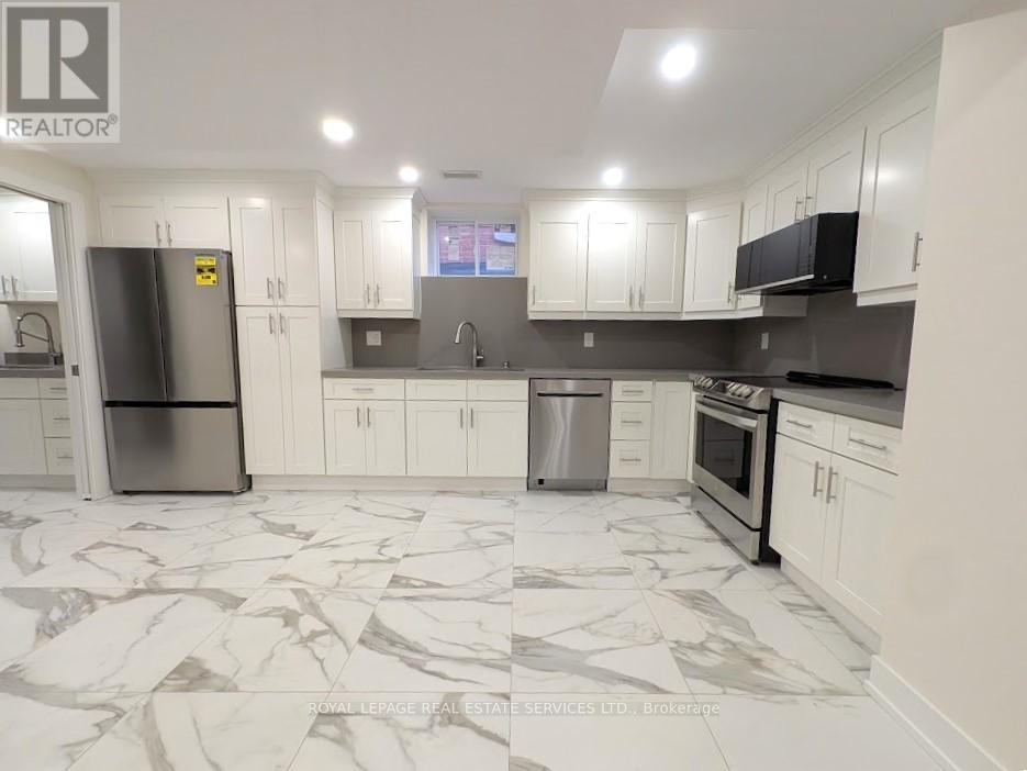 65 Villagewood Court, Vaughan, Ontario  L4L 8V9 - Photo 7 - N12372571