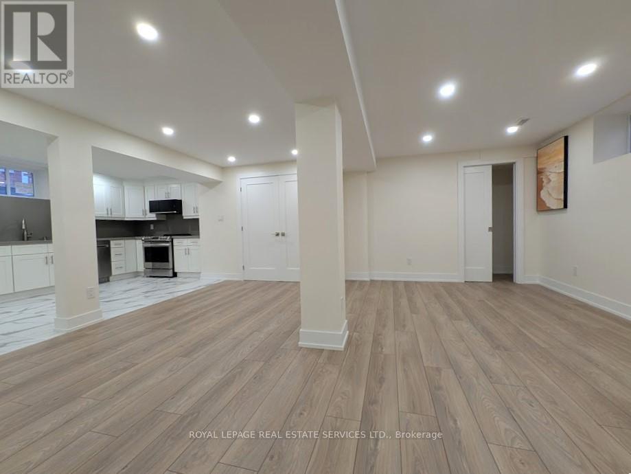 65 Villagewood Court, Vaughan, Ontario  L4L 8V9 - Photo 4 - N12372571