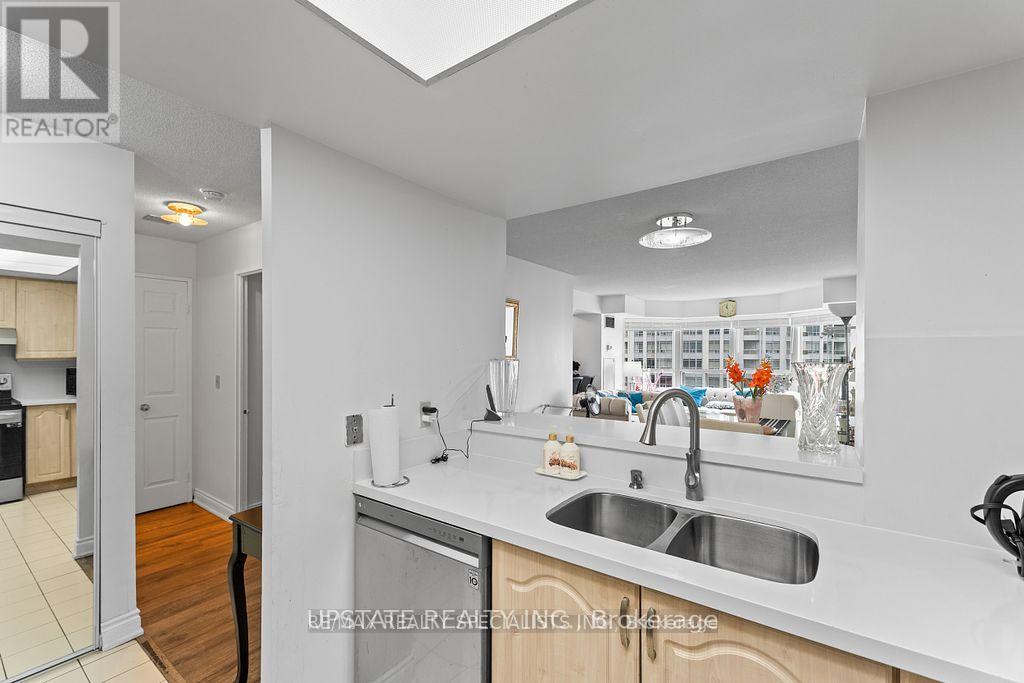 1208 - 325 Webb Drive, Mississauga (City Centre), Ontario  L5B 3Z9 - Photo 18 - W12287019