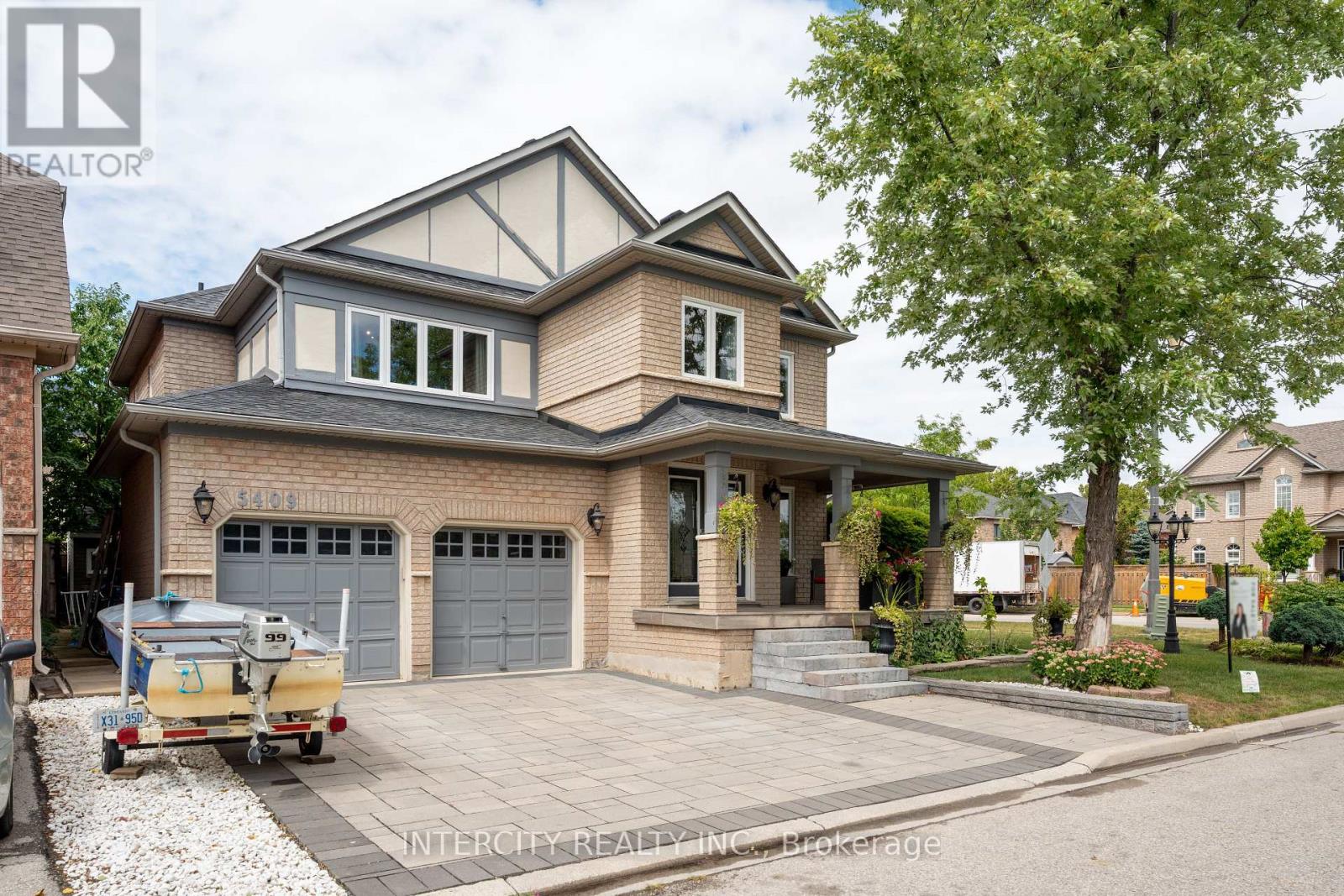 5409 Duchess Court, Burlington, Ontario  L7L 6Z4 - Photo 2 - W12376707