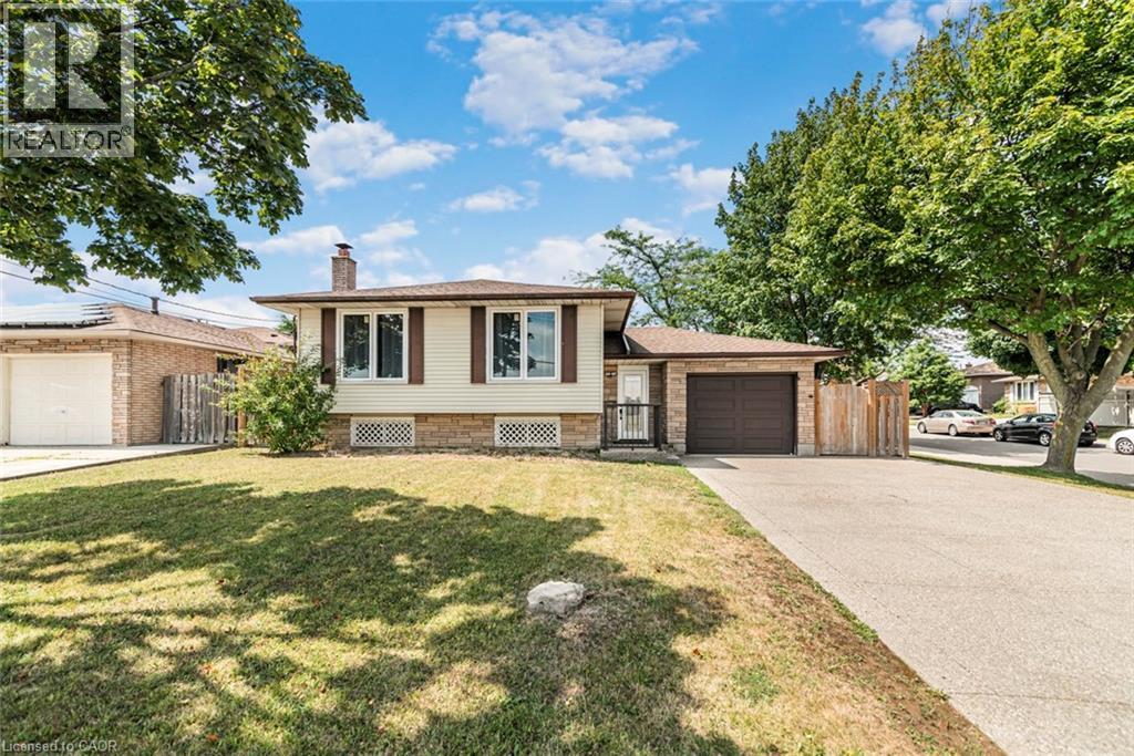 102 QUAKER Crescent, Hamilton, Ontario