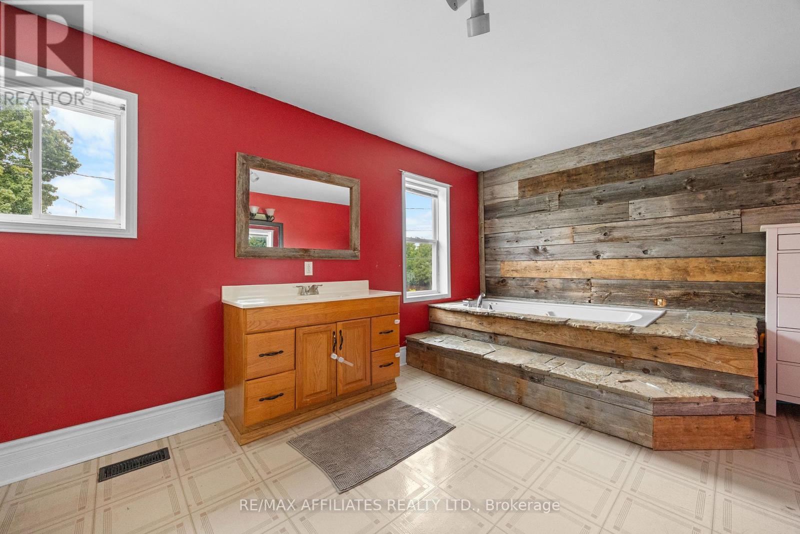 18 Cockburn Street, Perth, Ontario  K7H 2A9 - Photo 12 - X12378224