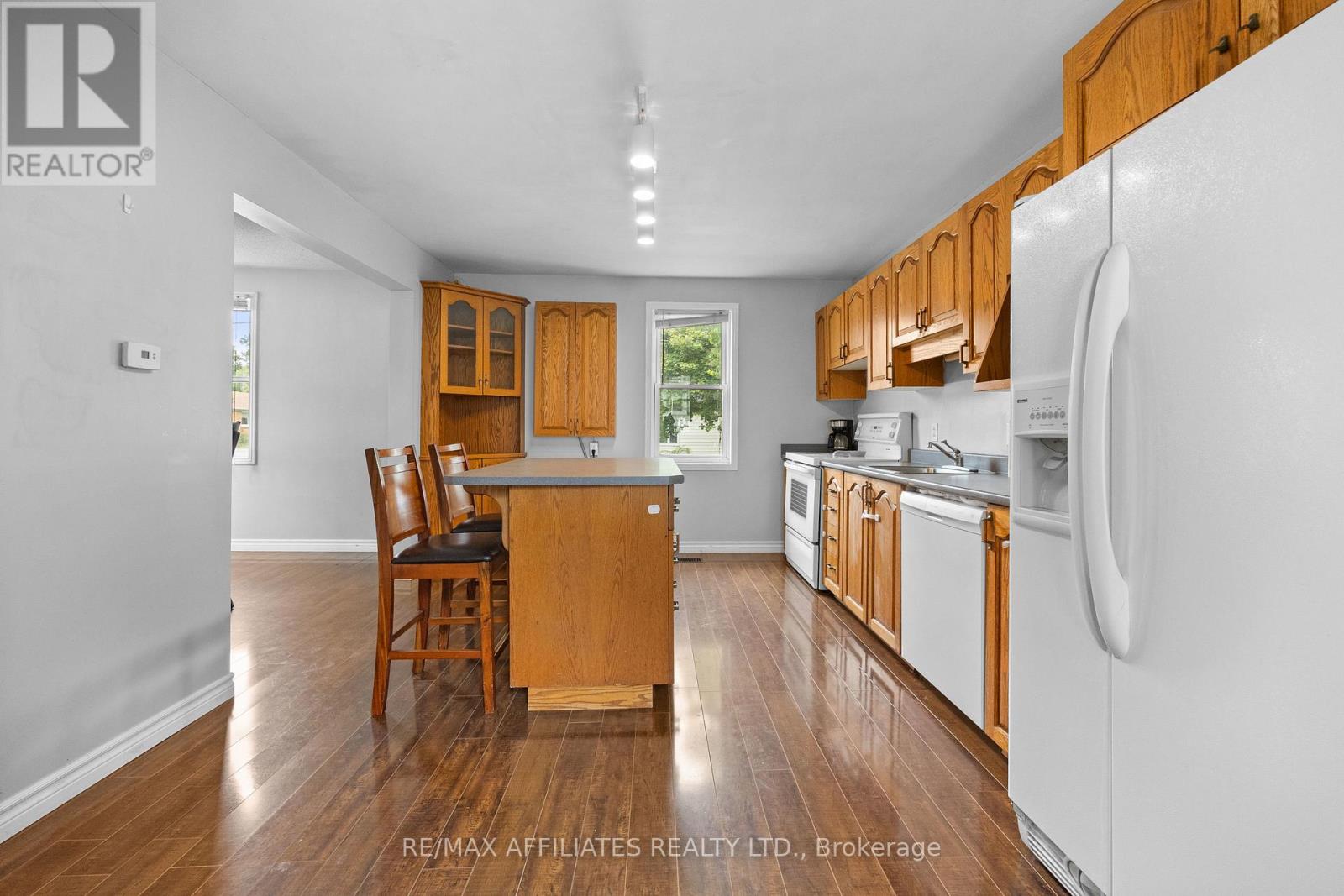 18 Cockburn Street, Perth, Ontario  K7H 2A9 - Photo 4 - X12378224