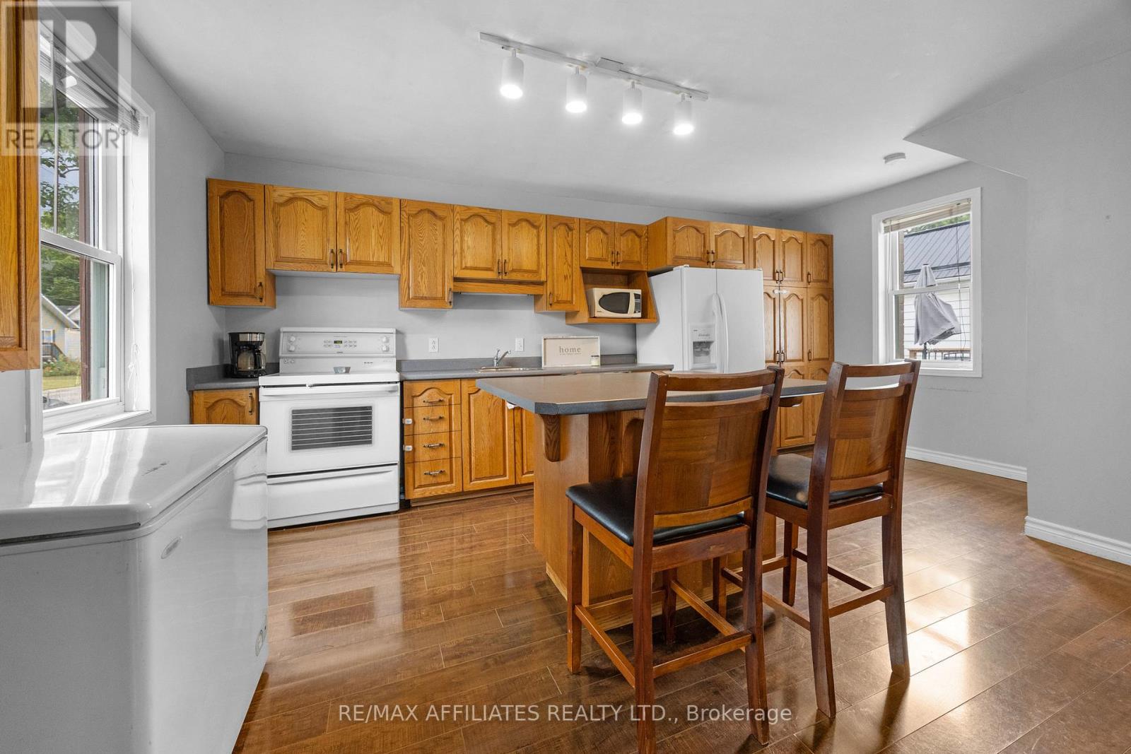 18 Cockburn Street, Perth, Ontario  K7H 2A9 - Photo 5 - X12378224