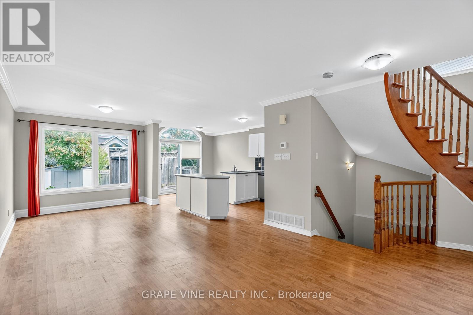 27 Flowertree Crescent, Ottawa, Ontario  K2M 2R8 - Photo 10 - X12378229