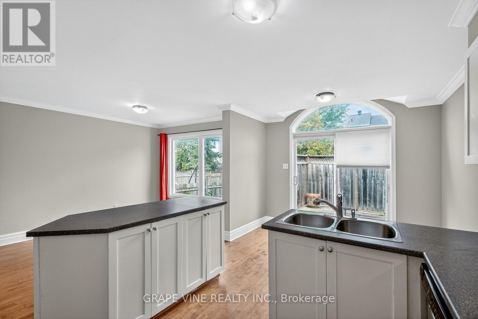 27 Flowertree Crescent, Ottawa, Ontario  K2M 2R8 - Photo 14 - X12378229