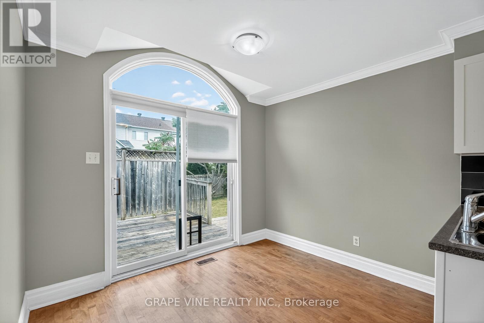 27 Flowertree Crescent, Ottawa, Ontario  K2M 2R8 - Photo 15 - X12378229